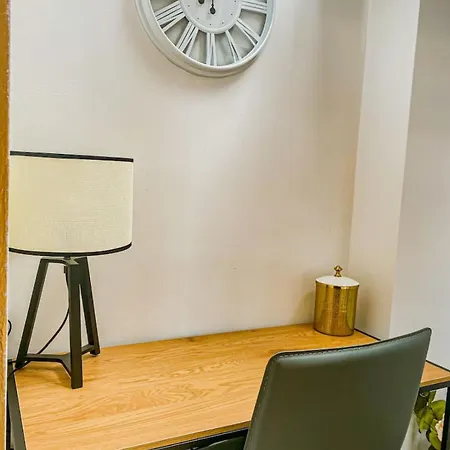 Sunny Penthouse In 아파트