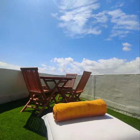 Sunny Penthouse In 아파트 그지라