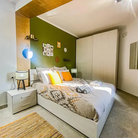 Sunny Penthouse In *