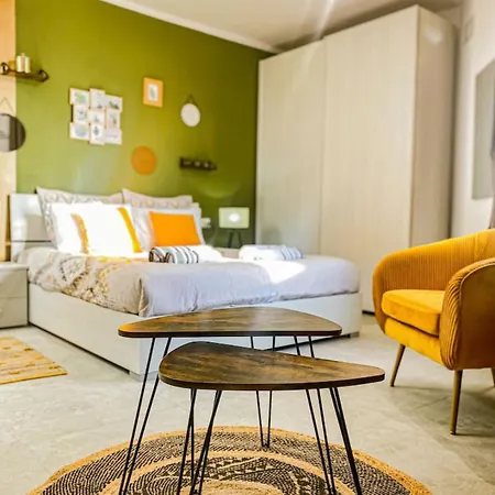 Sunny Penthouse In Apartment *