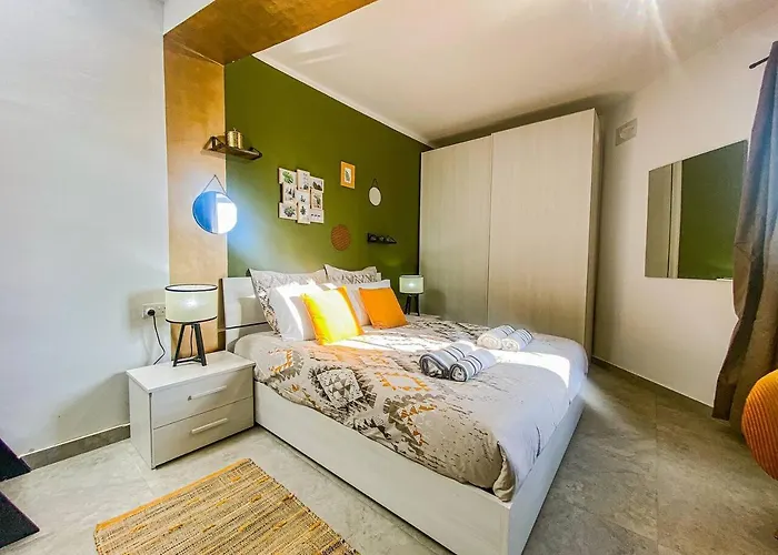 Sunny Penthouse In *