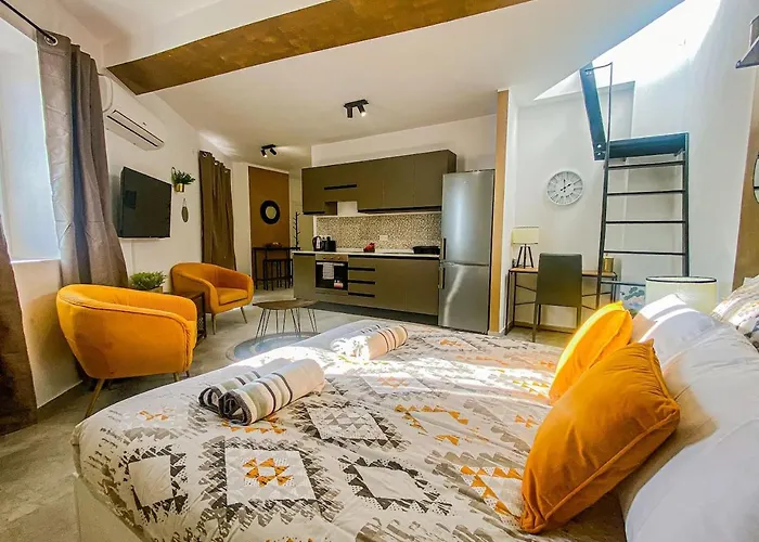 Sunny Penthouse In *