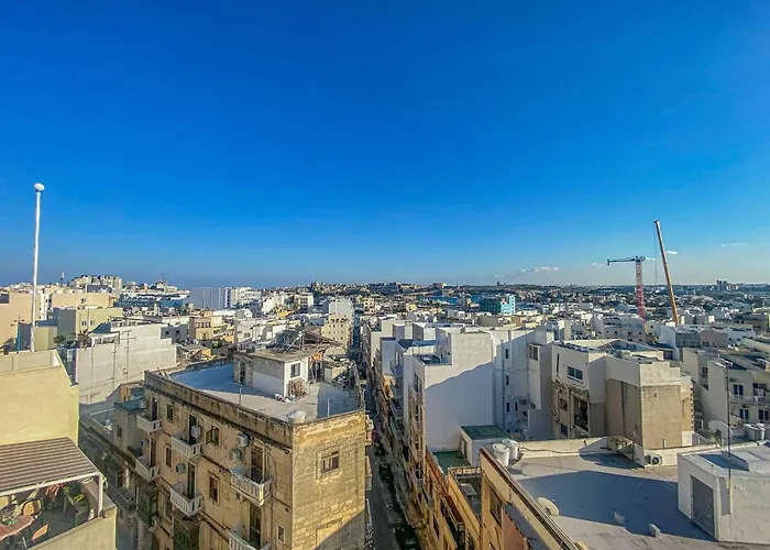 Sunny Penthouse In Apartament *