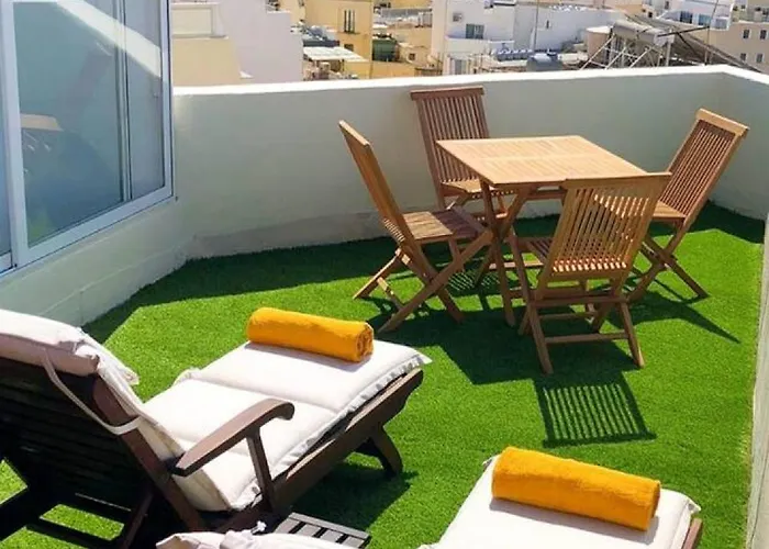 Sunny Penthouse In *